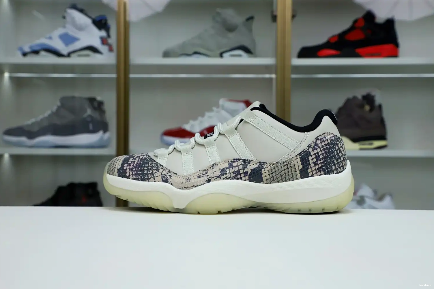 LOW AIR SNAKESKIN JORDAN LIGHT 11 Kimikick BONE 0530